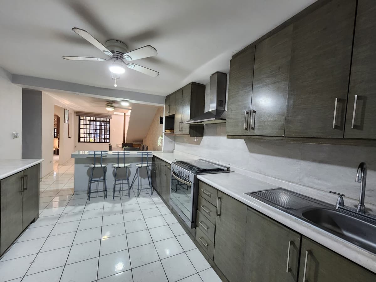 Casa en Venta en Jardines de Anáhuac, San Nicolás de los Garza, Nuevo León